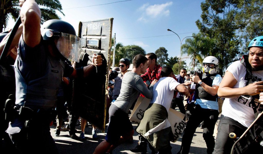A verdade é que as polícias deste País injusto foram criadas ainda no Brasil Colônia e consolidadas no Brasil Império. Trata-se de corporações policiais portadoras da ideologia da caça (Foto: Davis Sena Filho) A verdade é que as polícias deste País injusto foram criadas ainda no Brasil Colônia e consolidadas no Brasil Império. Trata-se de corporações policiais portadoras da ideologia da caça