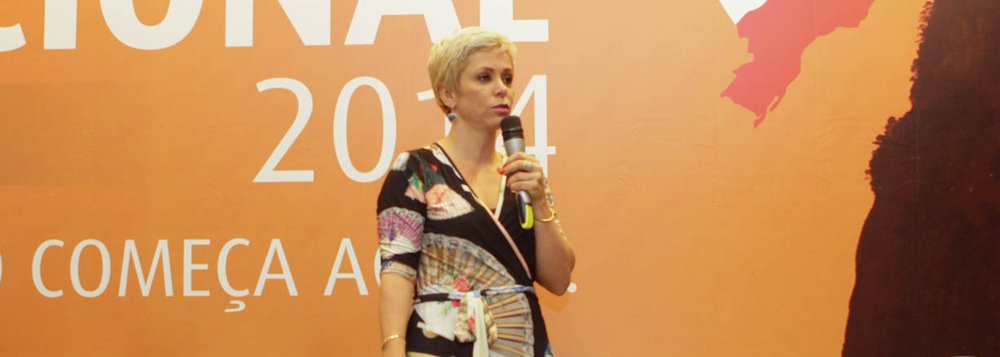 Deputada federal eleita, a vereadora carioca Cristiane Brasil foi escolhida presidente nacional do PTB; em sua primeira entrevista como líder do partido, a filha de Roberto Jefferson deixa claro seu alvo: o PT; ela acusa o partido de idealizar e comandar o esquema de corrupção na Petrobras; "Esse esquema foi criado para financiar o projeto de poder do PT. Eles escolheram a Petrobras para fazer dali o caixa de arrecadação e se perpetuar no poder. É o maior escândalo de corrupção da história do Brasil. Muito maior do que o mensalão" (Foto: Romulo Faro) Deputada federal eleita, a vereadora carioca Cristiane Brasil foi escolhida presidente nacional do PTB; em sua primeira entrevista como líder do partido, a filha de Roberto Jefferson deixa claro seu alvo: o PT; ela acusa o partido de idealizar e comandar o esquema de corrupção na Petrobras; "Esse esquema foi criado para financiar o projeto de poder do PT. Eles escolheram a Petrobras para fazer dali o caixa de arrecadação e se perpetuar no poder. É o maior escândalo de corrupção da história do Brasil. Muito maior do que o mensalão"