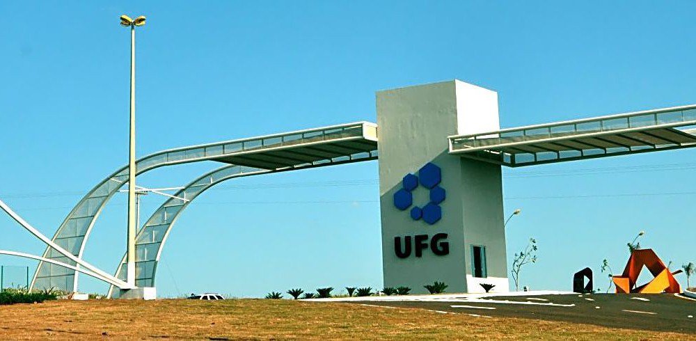 Governo Federal reduziu no repasse de verbas para a instituição; são necessários R$ 25 milhões para custeio (terceirizações, energia, água, telefone, material de consumo) e R$ 15 milhões para investimento (obras) para a conclusão do semestre; o reitor da universidade, Orlando Amaral, acredita que a situação financeira e os repasses de verbas poderão se regularizar após setembro; “se até lá a promessa não for cumprida, aí sentaremos e conversaremos de novo (em assembleia)”, disse. (Foto: José Barbacena) Governo Federal reduziu no repasse de verbas para a instituição; são necessários R$ 25 milhões para custeio (terceirizações, energia, água, telefone, material de consumo) e R$ 15 milhões para investimento (obras) para a conclusão do semestre; o reitor da universidade, Orlando Amaral, acredita que a situação financeira e os repasses de verbas poderão se regularizar após setembro; “se até lá a promessa não for cumprida, aí sentaremos e conversaremos de novo (em assembleia)”, disse.