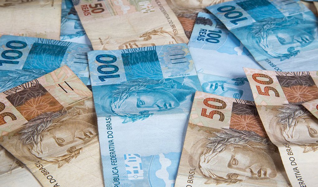 O lote inclui 1.742.112 contribuintes, totalizando mais de R$ 2,1 bilhões; consulta está disponível desde as 9h desta segunda-feira 10; dinheiro cai na conta no próximo dia 17 (Foto: Gisele Federicce) O lote inclui 1.742.112 contribuintes, totalizando mais de R$ 2,1 bilhões; consulta está disponível desde as 9h desta segunda-feira 10; dinheiro cai na conta no próximo dia 17