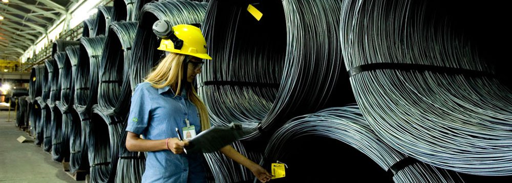 Na comparação anual entre julho 2014 e julho de 2015, fios-máquinas e barras de ferro ou de aço foi o item que apresentou maior variação positiva, com aumento de 126,7%; Em segundo lugar está a celulose, com avanço de 31%; Se a análise levar em conta os países que comercializaram com Minas Gerais, no mesmo período citado, o destaque é a Filipinas, que aumentou as compras com o estado em 448%; Em segundo lugar, a Venezuela, com 74% (Foto: Luis Mauro Queiroz) Na comparação anual entre julho 2014 e julho de 2015, fios-máquinas e barras de ferro ou de aço foi o item que apresentou maior variação positiva, com aumento de 126,7%; Em segundo lugar está a celulose, com avanço de 31%; Se a análise levar em conta os países que comercializaram com Minas Gerais, no mesmo período citado, o destaque é a Filipinas, que aumentou as compras com o estado em 448%; Em segundo lugar, a Venezuela, com 74%