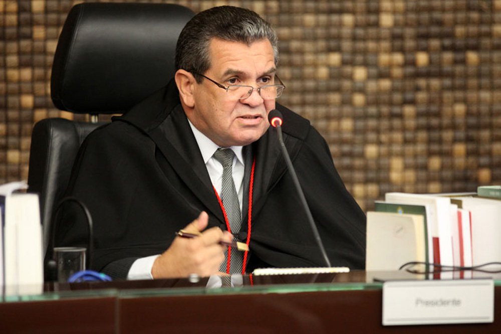 O presidente do Tribunal de Justiça (TJ) de Alagoas, desembargador Washington Luiz Damasceno Freitas, determinou o retorno às atividades dos três vereadores do município de Joaquim Gomes; eles são acusados de recebimento de propina por parte de membros da Prefeitura (Foto: Voney Malta) O presidente do Tribunal de Justiça (TJ) de Alagoas, desembargador Washington Luiz Damasceno Freitas, determinou o retorno às atividades dos três vereadores do município de Joaquim Gomes; eles são acusados de recebimento de propina por parte de membros da Prefeitura