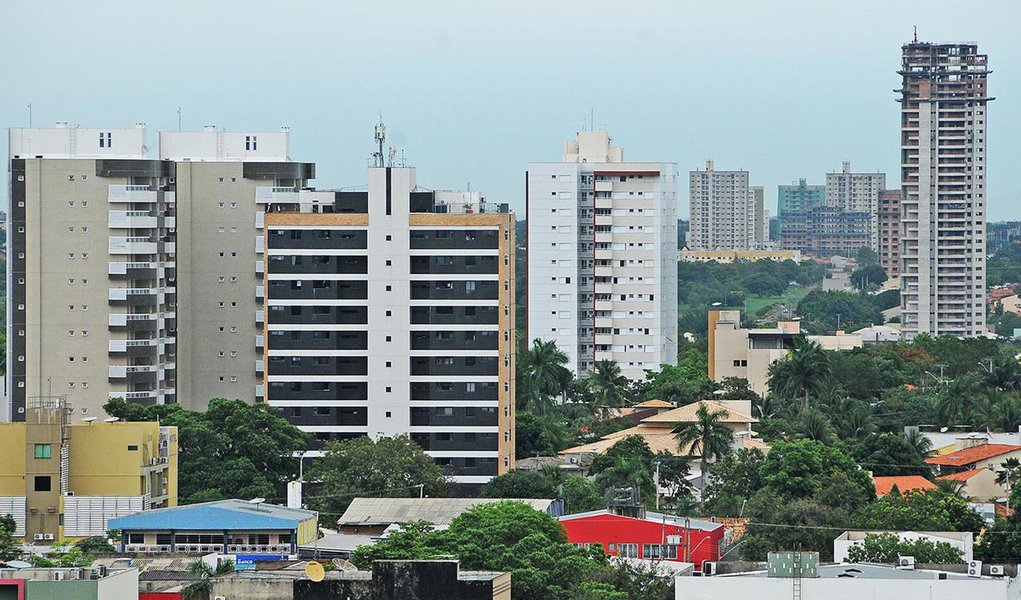 O contribuinte palmense tem até esta sexta-feira, 15, para realizar o pagamento do Imposto Predial, Territorial Urbano (IPTU); o prazo que venceria no dia 05 de maio foi prorrogado pela Prefeitura para beneficiar servidores estaduais que recebem vencimentos no dia 10; o contribuinte poderá optar pelo pagamento à vista ou parcelado em até dez parcelas; para o pagamento à vista, o contribuinte terá 20% de desconto sobre o valor total (Foto: Aquiles Lins) O contribuinte palmense tem até esta sexta-feira, 15, para realizar o pagamento do Imposto Predial, Territorial Urbano (IPTU); o prazo que venceria no dia 05 de maio foi prorrogado pela Prefeitura para beneficiar servidores estaduais que recebem vencimentos no dia 10; o contribuinte poderá optar pelo pagamento à vista ou parcelado em até dez parcelas; para o pagamento à vista, o contribuinte terá 20% de desconto sobre o valor total