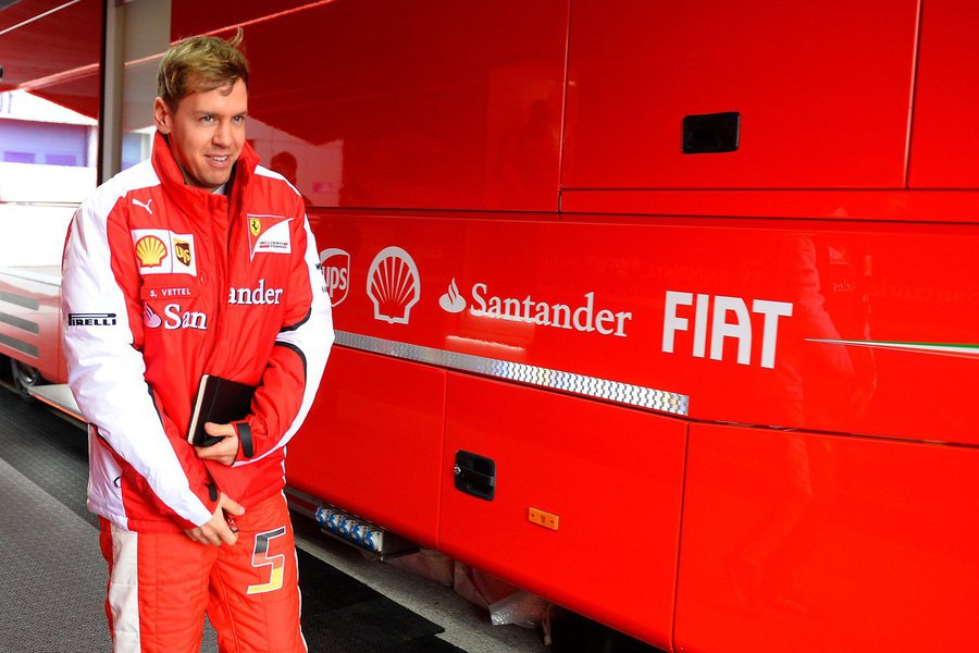 Sebastian Vettel fez uma atuação impecável para conquistar a sua primeira vitória pela Ferrari, neste domingo, no GP da Malásia; "O número 1 está de volta, a Ferrari está de volta", escutou Vettel pelo rádio da equipe assim que recebeu a bandeira quadriculada (Foto: Leonardo Attuch) Sebastian Vettel fez uma atuação impecável para conquistar a sua primeira vitória pela Ferrari, neste domingo, no GP da Malásia; "O número 1 está de volta, a Ferrari está de volta", escutou Vettel pelo rádio da equipe assim que recebeu a bandeira quadriculada