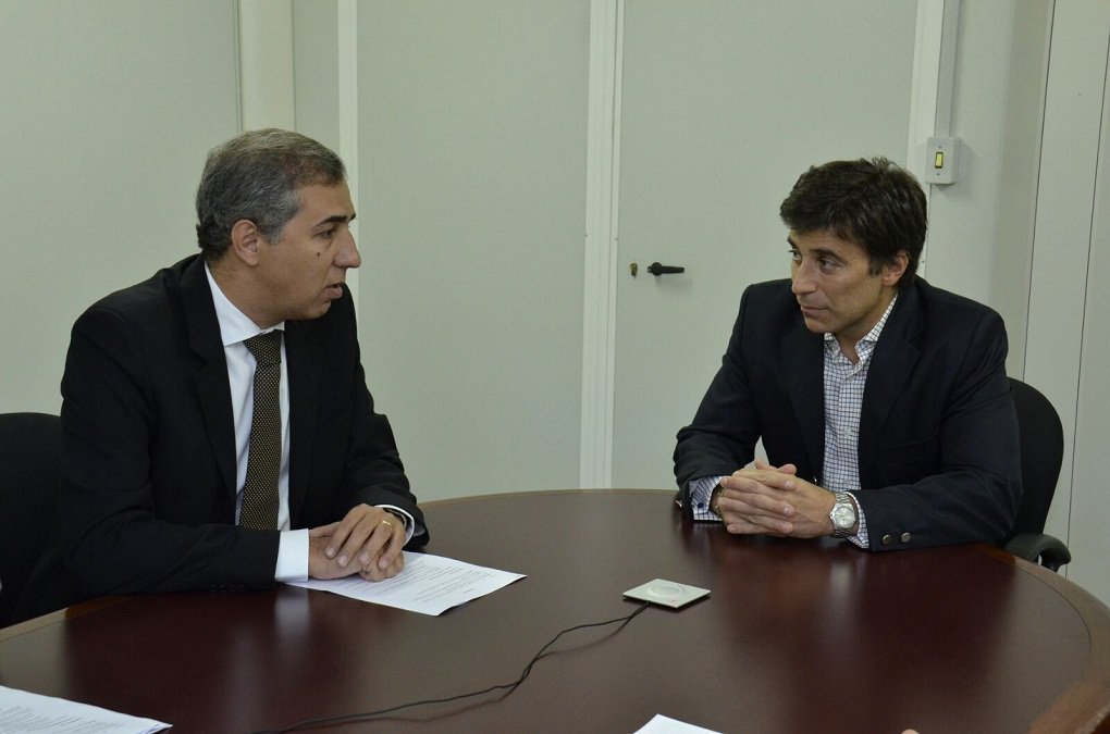 Vice-governador e secretário de Desenvolvimento Econômico, José Eliton, esteve reunido, nesta quarta-feira, em Brasília, com o especialista sênior em Gestão Financeira do Banco Interamericano de Desenvolvimento (BID), German Zappani; um dos principais objetivos do encontro foi discutir parcerias para execução de projetos voltados para inovação tecnológica; instituição financeira sinalizou a possibilidade de participar com recursos e corpo técnico de grandes programas de inovação para a economia goiana (Foto: José Barbacena) Vice-governador e secretário de Desenvolvimento Econômico, José Eliton, esteve reunido, nesta quarta-feira, em Brasília, com o especialista sênior em Gestão Financeira do Banco Interamericano de Desenvolvimento (BID), German Zappani; um dos principais objetivos do encontro foi discutir parcerias para execução de projetos voltados para inovação tecnológica; instituição financeira sinalizou a possibilidade de participar com recursos e corpo técnico de grandes programas de inovação para a economia goiana
