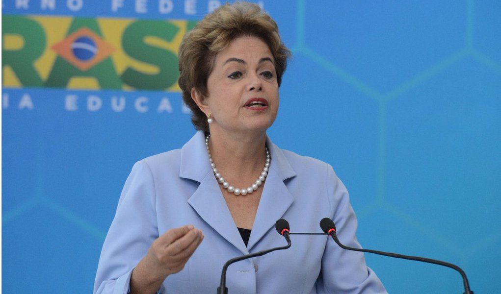 Presidente afirmou que a melhora na situação hidrológica nos reservatórios brasileiros deverá resultar em uma redução entre 15% e 20% no valor adicional pago pela energia elétrica; o valor adicional é indicado pelas bandeiras verde, amarela e vermelha; "Tenho certeza de que agora estamos numa situação bem melhor, e esse encarecimento do fornecimento de luz começará a ser progressivamente revertido", disse Dilma (Foto: Gisele Federicce) Presidente afirmou que a melhora na situação hidrológica nos reservatórios brasileiros deverá resultar em uma redução entre 15% e 20% no valor adicional pago pela energia elétrica; o valor adicional é indicado pelas bandeiras verde, amarela e vermelha; "Tenho certeza de que agora estamos numa situação bem melhor, e esse encarecimento do fornecimento de luz começará a ser progressivamente revertido", disse Dilma