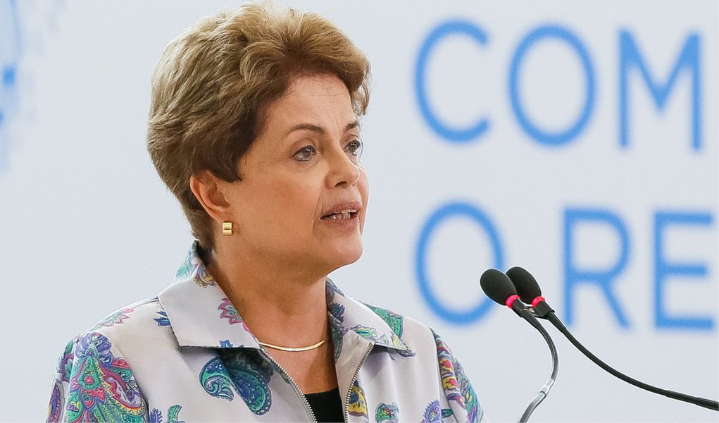A presidente Dilma Rousseff afirmou em entrevista levada ao ar nesta quarta (8) pelo canal em espanhol da emissora norte-americana CNN que tem "certeza" de que sua campanha eleitoral não recebeu dinheiro do esquema de corrupção na Petrobras, investigado pela Operação Lava Jato; Dilma foi questionada sobre se parte do dinheiro da corrupção não financiou sua campanha eleitoral; "Tenho certeza que não", respondeu; "Estou segura de que minha campanha não tem dinheiro de suborno", declarou; segundo a presidente, todas as contas da campanha eleitoral dela foram "auditadas" e "aprovadas" (Foto: Valter Lima) A presidente Dilma Rousseff afirmou em entrevista levada ao ar nesta quarta (8) pelo canal em espanhol da emissora norte-americana CNN que tem "certeza" de que sua campanha eleitoral não recebeu dinheiro do esquema de corrupção na Petrobras, investigado pela Operação Lava Jato; Dilma foi questionada sobre se parte do dinheiro da corrupção não financiou sua campanha eleitoral; "Tenho certeza que não", respondeu; "Estou segura de que minha campanha não tem dinheiro de suborno", declarou; segundo a presidente, todas as contas da campanha eleitoral dela foram "auditadas" e "aprovadas"