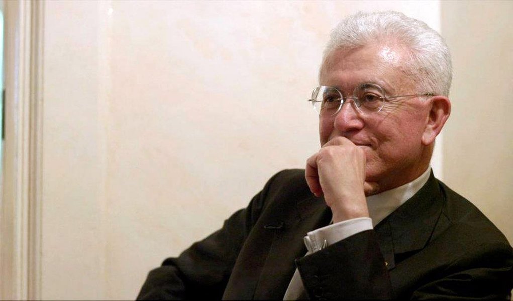 No comando da Secretaria de Assuntos Estratégicos, filósofo Mangabeira Unger, afirma que o novo modelo da economia precisa ter como centro a produção e a oferta: "Há grande diferença entre democratizar a economia do lado da demanda e do lado da oferta. A da demanda se pode fazer com dinheiro. A da oferta exige inovação estrutural, que raramente fizemos em nossa história" (Foto: Roberta Namour) No comando da Secretaria de Assuntos Estratégicos, filósofo Mangabeira Unger, afirma que o novo modelo da economia precisa ter como centro a produção e a oferta: "Há grande diferença entre democratizar a economia do lado da demanda e do lado da oferta. A da demanda se pode fazer com dinheiro. A da oferta exige inovação estrutural, que raramente fizemos em nossa história"