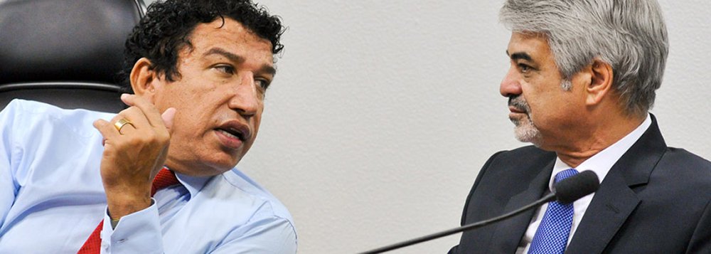 Sala de comissões do Senado a Comissão Parlamentar de Inquérito (CPI) das Próteses que irá apurar as irregularidades e os crimes relacionados aos procedimentos médicos de colocação de órteses e próteses no País.
A CPI realiza udiência pública interativ (Foto: Leonardo Lucena) Sala de comissões do Senado a Comissão Parlamentar de Inquérito (CPI) das Próteses que irá apurar as irregularidades e os crimes relacionados aos procedimentos médicos de colocação de órteses e próteses no País.
A CPI realiza udiência pública interativ
