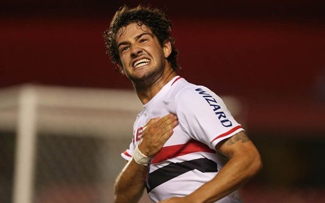 Alan Kardec sofreu um pisão ainda no jogo de ida e teve de ser substituído com dores no tornozelo, o camisa 14 não atuou no fim de semana, quando o Tricolor venceu o Santos e teve um maior tempo de recuperação. Nesta terça-feira, o jogador treinou normalmente e deve começar como titular no ataque ao lado de Luis Fabiano (Foto: Luis Mauro Queiroz) Alan Kardec sofreu um pisão ainda no jogo de ida e teve de ser substituído com dores no tornozelo, o camisa 14 não atuou no fim de semana, quando o Tricolor venceu o Santos e teve um maior tempo de recuperação. Nesta terça-feira, o jogador treinou normalmente e deve começar como titular no ataque ao lado de Luis Fabiano