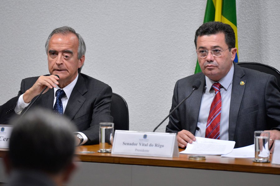 Ex-diretor da área internacional da Petrobras Nestor Cerveró, um dos articuladores para a compra da refinaria, afirmou que a unidade industrial tem operado em sua capacidade máxima há quase dois anos e fechou o primeiro semestre com lucro líquido de US$ 80 milhões; "O cenário é altamente favorável para que o desempenho de 2014 se repita nos próximos anos. Essa informação é importante, pois foi amplamente divulgado que a refinaria era sucateada", disse CPMI da Petrobras (Foto: Gisele Federicce) Ex-diretor da área internacional da Petrobras Nestor Cerveró, um dos articuladores para a compra da refinaria, afirmou que a unidade industrial tem operado em sua capacidade máxima há quase dois anos e fechou o primeiro semestre com lucro líquido de US$ 80 milhões; "O cenário é altamente favorável para que o desempenho de 2014 se repita nos próximos anos. Essa informação é importante, pois foi amplamente divulgado que a refinaria era sucateada", disse CPMI da Petrobras