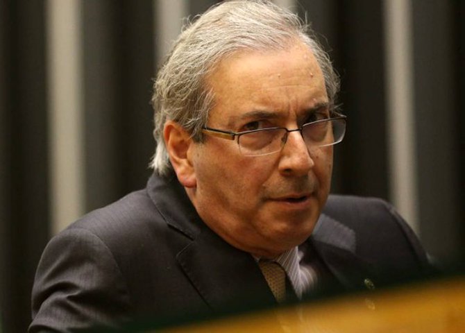 A classe política se comporta com um generalizado deboche passivo: não reconhece a dimensão da crise, não debate suas causas nem aponta caminhos para reorientar o rumo do Brasil (Foto: Cristovam Buarque) A classe política se comporta com um generalizado deboche passivo: não reconhece a dimensão da crise, não debate suas causas nem aponta caminhos para reorientar o rumo do Brasil