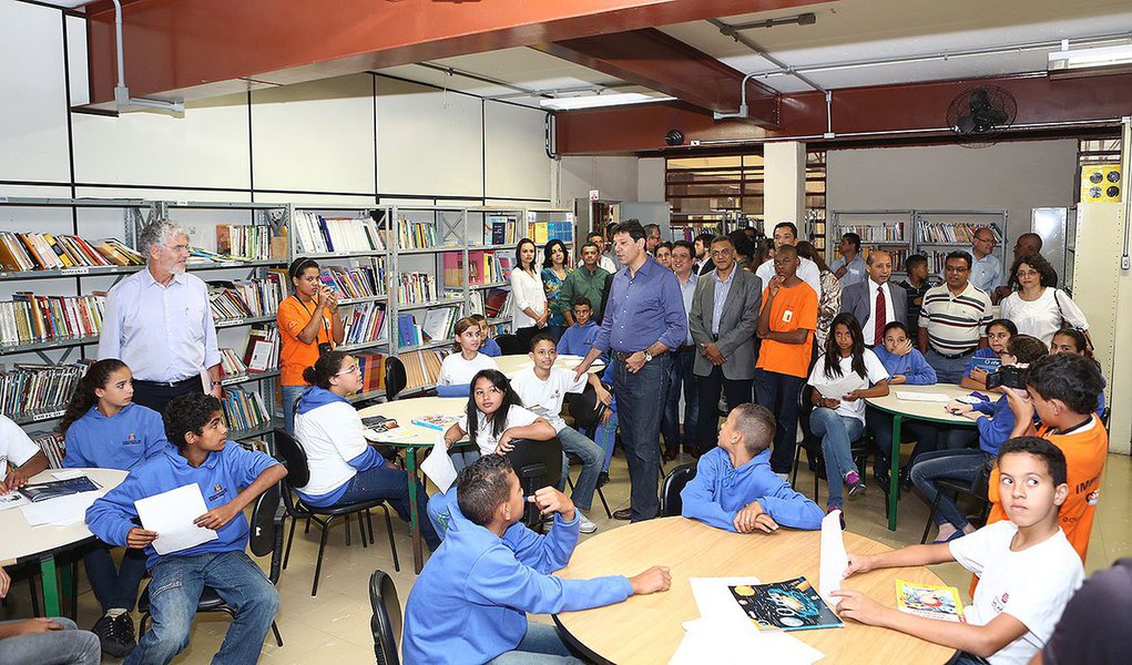 Secretário Municipal de Educação, César Callegari, anunciou que os alunos serão aprovados mesmo tendo algumas notas vermelhas; ele defende a avaliação do processo educacional como um todo e a medição do potencial dos alunos; diretores de escolas denunciam pressão para não reprovar (Foto: Felipe L. Goncalves) Secretário Municipal de Educação, César Callegari, anunciou que os alunos serão aprovados mesmo tendo algumas notas vermelhas; ele defende a avaliação do processo educacional como um todo e a medição do potencial dos alunos; diretores de escolas denunciam pressão para não reprovar