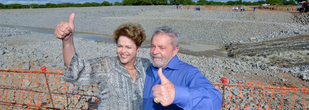 A presidente Dilma Rousseff (PT) e o ex-presidente Lula retornam nesta quinta-feira 4 a Pernambuco para tentar reverter o cenário favorável à candidata do PSB, Marina Silva, após a morte do ex-governador Eduardo Campos (PSB); a vinda dos petistas também é um reforço à candidatura do senador Armando Monteiro Neto (PTB) ao governo do Estado que, segundo pesquisa Datafolha, está tecnicamente empatado com o socialista Paulo Câmara (PSB), com 36%; os eventos de campanha serão realizados em Petrolina, no Sertão, e no Recife (Foto: Paulo Emílio) A presidente Dilma Rousseff (PT) e o ex-presidente Lula retornam nesta quinta-feira 4 a Pernambuco para tentar reverter o cenário favorável à candidata do PSB, Marina Silva, após a morte do ex-governador Eduardo Campos (PSB); a vinda dos petistas também é um reforço à candidatura do senador Armando Monteiro Neto (PTB) ao governo do Estado que, segundo pesquisa Datafolha, está tecnicamente empatado com o socialista Paulo Câmara (PSB), com 36%; os eventos de campanha serão realizados em Petrolina, no Sertão, e no Recife
