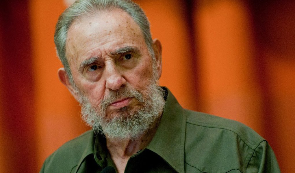 "Os EUA devem a Cuba o montante das indenizações referentes a danos, que equivalem a muitos milhões de dólares, como já denunciou nosso país com argumentos e dados irrecusáveis ao longo de suas intervenções nas Nações Unidas", escreveu em artigo o ex-presidente cubano, um dia antes da visita a Cuba pelo secretário de Estado norte-americano, John Kerry, para participar da cerimônia oficial de reabertura da embaixada americana em Havana (Foto: Paulo Emílio) "Os EUA devem a Cuba o montante das indenizações referentes a danos, que equivalem a muitos milhões de dólares, como já denunciou nosso país com argumentos e dados irrecusáveis ao longo de suas intervenções nas Nações Unidas", escreveu em artigo o ex-presidente cubano, um dia antes da visita a Cuba pelo secretário de Estado norte-americano, John Kerry, para participar da cerimônia oficial de reabertura da embaixada americana em Havana