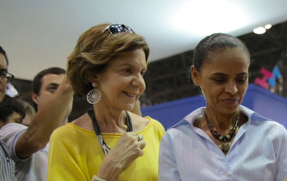 Após retirar apoio ao casamento gay, coordenadora do programa de governo do PSB, Neca Setúbal, rebate “imagem fundamentalista” atribuída à candidata Marina Silva: "Não cola. As pessoas que acompanham a Marina têm diversos credos e opiniões sobre temas, como aborto e drogas"; se Marina for eleita, "não governará com convicções pessoais" (Foto: Roberta Namour) Após retirar apoio ao casamento gay, coordenadora do programa de governo do PSB, Neca Setúbal, rebate “imagem fundamentalista” atribuída à candidata Marina Silva: "Não cola. As pessoas que acompanham a Marina têm diversos credos e opiniões sobre temas, como aborto e drogas"; se Marina for eleita, "não governará com convicções pessoais"