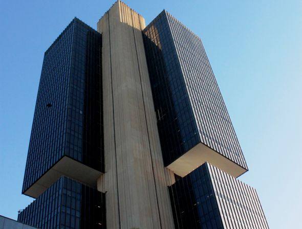 Esta "modernidade" dos críticos ao Banco Central do Brasil está, pelo menos, vinte anos atrasada. Hoje em dia, nas economias centrais e emergentes, o consenso que se persegue é outro (Foto: Guilherme Lacerda) Esta "modernidade" dos críticos ao Banco Central do Brasil está, pelo menos, vinte anos atrasada. Hoje em dia, nas economias centrais e emergentes, o consenso que se persegue é outro