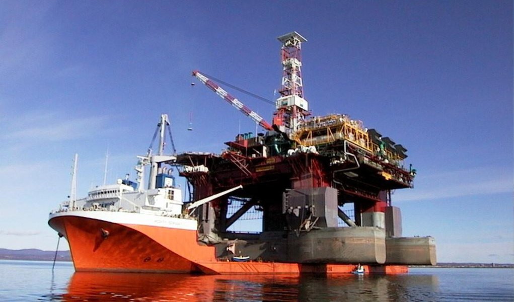 O Brasil registrou em agosto superávit comercial de 1,168 bilhão de dólares; é o sexto mês seguido de alta, o que levou o saldo acumulado a ficar superavitário pela primeira vez no ano, de acordo com dados divulgados nesta segunda-feira, 1º, pelo governo; bem acima do esperado por especialistas, resultado positivo foi influenciado pela venda de uma plataforma de extração de petróleo, no valor de 1,1 bilhão de dólares (Foto: Aquiles Lins) O Brasil registrou em agosto superávit comercial de 1,168 bilhão de dólares; é o sexto mês seguido de alta, o que levou o saldo acumulado a ficar superavitário pela primeira vez no ano, de acordo com dados divulgados nesta segunda-feira, 1º, pelo governo; bem acima do esperado por especialistas, resultado positivo foi influenciado pela venda de uma plataforma de extração de petróleo, no valor de 1,1 bilhão de dólares