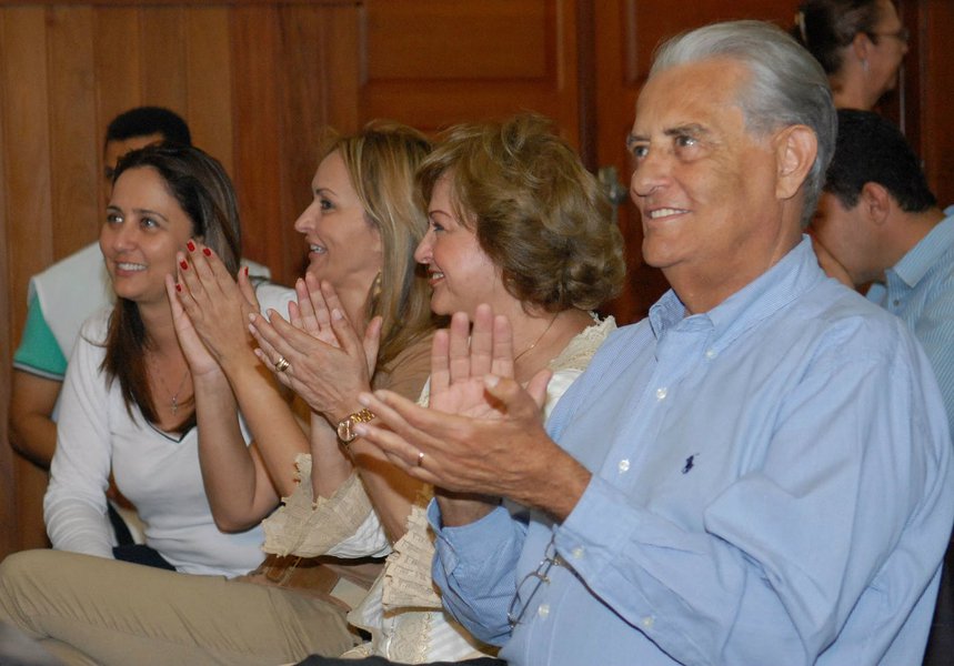 Candidata à reeleição como deputada distrital, Liliane Roriz (PRTB-DF) pulou de R$ 344 mil declarados na arrecadação da segunda parcial da prestação de contas de 2010 para R$ 745 mil, neste ano, com doações da empresa UTC Engenharia, citada na Operação Lava Jato; impugnada pelo TSE, a deputada federal Jaqueline Roriz (PMN-DF) encontra dificuldades na arrecadação e a movimentação para emplacar o filho Joaquim Roriz Neto como sucessor na Câmara Federal não desperta interesse de doadores; Weslian Roriz (PRTB) é 1ª suplente do candidato a senador Gim Argello (PTB), em terceiro lugar nas pesquisas de intenções de voto (Foto: Leonardo Araújo) Candidata à reeleição como deputada distrital, Liliane Roriz (PRTB-DF) pulou de R$ 344 mil declarados na arrecadação da segunda parcial da prestação de contas de 2010 para R$ 745 mil, neste ano, com doações da empresa UTC Engenharia, citada na Operação Lava Jato; impugnada pelo TSE, a deputada federal Jaqueline Roriz (PMN-DF) encontra dificuldades na arrecadação e a movimentação para emplacar o filho Joaquim Roriz Neto como sucessor na Câmara Federal não desperta interesse de doadores; Weslian Roriz (PRTB) é 1ª suplente do candidato a senador Gim Argello (PTB), em terceiro lugar nas pesquisas de intenções de voto