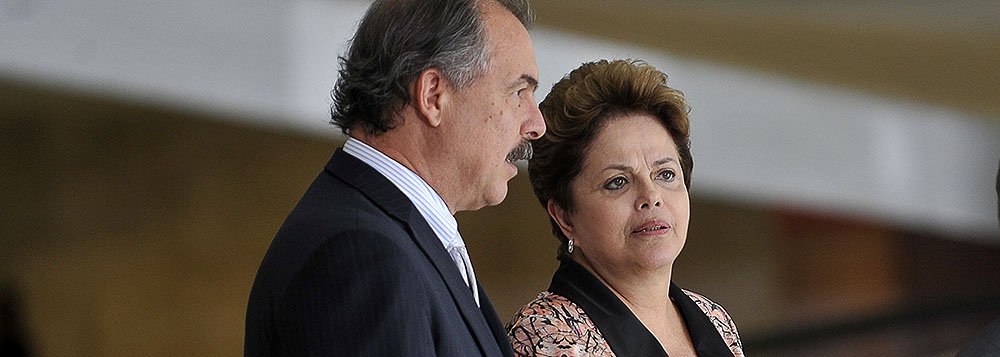 Ministérios teriam sido orientados a disponibilizar pastas até o dia 18 de novembro para deixar a presidente Dilma Rousseff à vontade para a reforma do segundo mandato; o ministro Aloizio Mercadante, da Casa Civil, diz que gesto evitaria constrangimentos quando começar a ser anunciada a nova equipe (Foto: Roberta Namour) Ministérios teriam sido orientados a disponibilizar pastas até o dia 18 de novembro para deixar a presidente Dilma Rousseff à vontade para a reforma do segundo mandato; o ministro Aloizio Mercadante, da Casa Civil, diz que gesto evitaria constrangimentos quando começar a ser anunciada a nova equipe