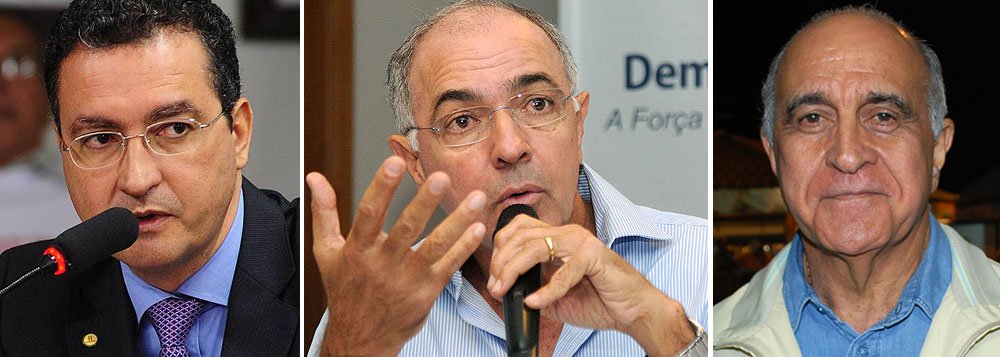 O juiz Francisco de Oliveira Brito, do TRE, proibiu veiculação de propaganda do candidato do PT ao governo do Estado, Rui Costa, na qual "ele apresenta resultados de pesquisa de maneira irregular, sem as informações necessárias à divulgação; "A Justiça Eleitoral mais uma vez deu provas de estar atenta às tentativas ilegais do PT de manipular resultados. O PT precisa se convencer de que não adianta usar um instituto sem credibilidade para turbinar a intenção de votos de um candidato rejeitado pelo povo", diz o presidente da coligação do DEM, José Carlos Aleluia (Foto: Romulo Faro) O juiz Francisco de Oliveira Brito, do TRE, proibiu veiculação de propaganda do candidato do PT ao governo do Estado, Rui Costa, na qual "ele apresenta resultados de pesquisa de maneira irregular, sem as informações necessárias à divulgação; "A Justiça Eleitoral mais uma vez deu provas de estar atenta às tentativas ilegais do PT de manipular resultados. O PT precisa se convencer de que não adianta usar um instituto sem credibilidade para turbinar a intenção de votos de um candidato rejeitado pelo povo", diz o presidente da coligação do DEM, José Carlos Aleluia