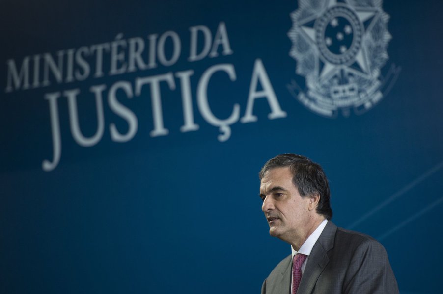 "Ao Executivo cabe apenas dizer... que não fez, não faria e não poderia fazer qualquer interferência em relação a essas delações ou em relação às decisões acerca delas que foram tomadas" pelo procurador-geral da República e pelo ministro do STF, disse o ministro da Justiça, José Eduardo Cardozo, ressalvando que as pessoas que serão investigadas não devem ser prejulgadas. (Foto: Leonardo Attuch) "Ao Executivo cabe apenas dizer... que não fez, não faria e não poderia fazer qualquer interferência em relação a essas delações ou em relação às decisões acerca delas que foram tomadas" pelo procurador-geral da República e pelo ministro do STF, disse o ministro da Justiça, José Eduardo Cardozo, ressalvando que as pessoas que serão investigadas não devem ser prejulgadas.