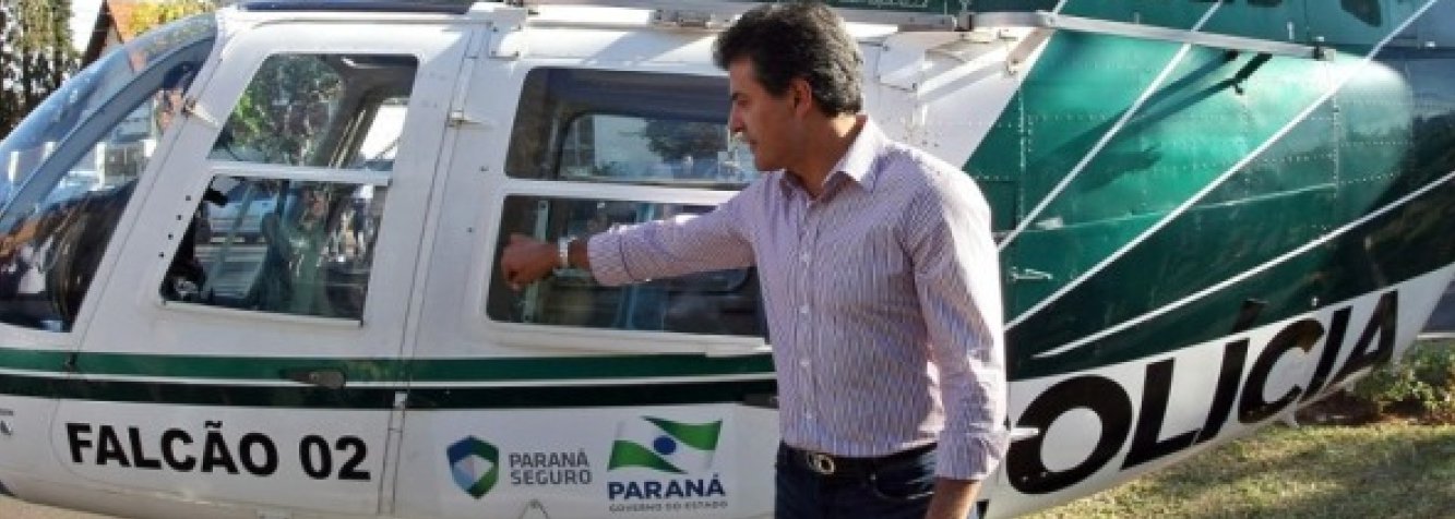 A Justiça Eleitoral do Paraná negou o recurso apresentado pela defesa do candidato a reeleição ao cargo de governador do estado, Beto Richa (PSDB), no caso do helicóptero usado no programa eleitoral; o tucano foi condenado há duas semanas por usar imagens captadas no hangar de helicópteros da Polícia Militar do Estado; como o local não é de acesso livre, ficou caracterizado o uso de serviço público em favor da sua candidatura (Foto: Leonardo Lucena) A Justiça Eleitoral do Paraná negou o recurso apresentado pela defesa do candidato a reeleição ao cargo de governador do estado, Beto Richa (PSDB), no caso do helicóptero usado no programa eleitoral; o tucano foi condenado há duas semanas por usar imagens captadas no hangar de helicópteros da Polícia Militar do Estado; como o local não é de acesso livre, ficou caracterizado o uso de serviço público em favor da sua candidatura