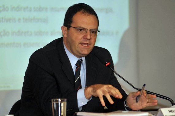 Nelson Barbosa achou que, como o crescimento ínfimo do PIB em 2014 resultaria em quase nenhum ganho real para o salário mínimo em 2016, esta seria a grande oportunidade de engambelar as direções sindicais e mudar a atual regra de reajuste, sem discussão (Foto: João Guilherme Vargas Netto) Nelson Barbosa achou que, como o crescimento ínfimo do PIB em 2014 resultaria em quase nenhum ganho real para o salário mínimo em 2016, esta seria a grande oportunidade de engambelar as direções sindicais e mudar a atual regra de reajuste, sem discussão