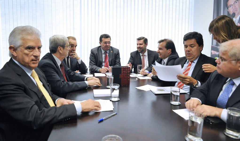 Logo após reunião de líderes do Congresso, nesta manhã, o senador Vital do Rêgo (PMDB-PB), presidente da CPI Mista da Petrobras, informou que o ex-diretor da estatal Paulo Roberto Costa será convocado a depor na comissão; expectativa é de que ele seja ouvido na próxima quarta-feira 17 e a CPI já está tomando providências para seu transporte do Paraná, onde está preso, para Brasília (Foto: Gisele Federicce) Logo após reunião de líderes do Congresso, nesta manhã, o senador Vital do Rêgo (PMDB-PB), presidente da CPI Mista da Petrobras, informou que o ex-diretor da estatal Paulo Roberto Costa será convocado a depor na comissão; expectativa é de que ele seja ouvido na próxima quarta-feira 17 e a CPI já está tomando providências para seu transporte do Paraná, onde está preso, para Brasília