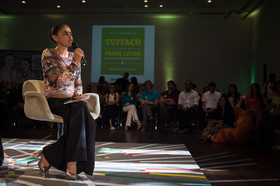 Editorial aponta "fragilidades evidentes na postulação" de Marina Silva, como a mística de uma candidatura que supera partidarismos; "Deixarão de existir? Estarão as 'pessoas de bem' de acordo em tudo? Não haveria uma aposta messiânica no poder de arbitrar, acima das instituições, divisões de interesses que seu discurso minimiza?", questiona o texto (Foto: Gisele Federicce) Editorial aponta "fragilidades evidentes na postulação" de Marina Silva, como a mística de uma candidatura que supera partidarismos; "Deixarão de existir? Estarão as 'pessoas de bem' de acordo em tudo? Não haveria uma aposta messiânica no poder de arbitrar, acima das instituições, divisões de interesses que seu discurso minimiza?", questiona o texto