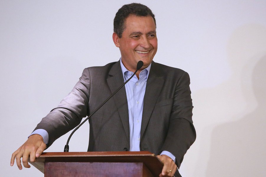 O governador diplomado da Bahia, Rui Costa (PT), divulgará suas escolhas para a composição total do secretariado nesta sexta-feira (19); onze nomes serão divulgados para comandar as pastas da Cultura; Indústria e Comércio; Desenvolvimento Rural; Ciência e Tecnologia; Turismo; Administração; Casa Civil; Desenvolvimento Urbano; Políticas para Mulheres; Promoção da Igualdade Racial e Agricultura (Foto: Romulo Faro) O governador diplomado da Bahia, Rui Costa (PT), divulgará suas escolhas para a composição total do secretariado nesta sexta-feira (19); onze nomes serão divulgados para comandar as pastas da Cultura; Indústria e Comércio; Desenvolvimento Rural; Ciência e Tecnologia; Turismo; Administração; Casa Civil; Desenvolvimento Urbano; Políticas para Mulheres; Promoção da Igualdade Racial e Agricultura