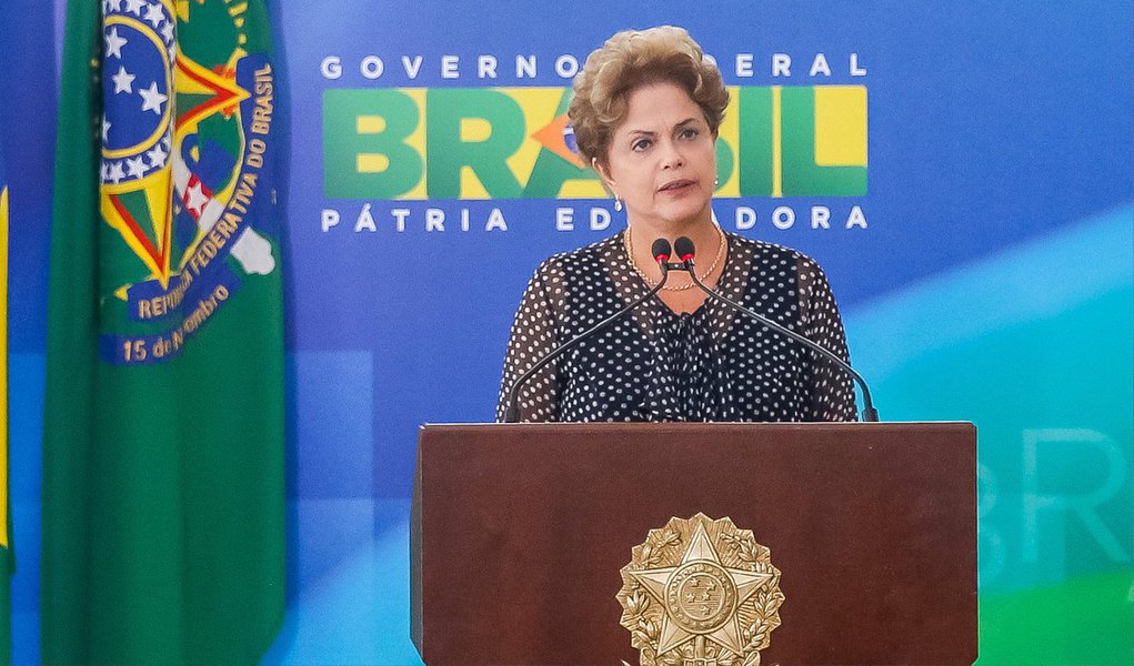 A presidente Dilma Rousseff se encontrou nesta terça (31) com Marcus Wallenberg, presidente do Conselho de Administração da SAAB, empresa sueca que vai produzir os 36 caças Gripen para o Brasil; de acordo com ele, o projeto conjunto dos dois países vai possibilitar a transferência tecnológica para a indústria aeronáutica brasileira; segundo Wallenberg, o ponto mais importante da reunião com a presidente foi o acordo em torno da “possibilidade concreta de avançar” no projeto do avião sueco, “de modo a envolver uma participação conjunta da indústria brasileira neste projeto” (Foto: Valter Lima) A presidente Dilma Rousseff se encontrou nesta terça (31) com Marcus Wallenberg, presidente do Conselho de Administração da SAAB, empresa sueca que vai produzir os 36 caças Gripen para o Brasil; de acordo com ele, o projeto conjunto dos dois países vai possibilitar a transferência tecnológica para a indústria aeronáutica brasileira; segundo Wallenberg, o ponto mais importante da reunião com a presidente foi o acordo em torno da “possibilidade concreta de avançar” no projeto do avião sueco, “de modo a envolver uma participação conjunta da indústria brasileira neste projeto”