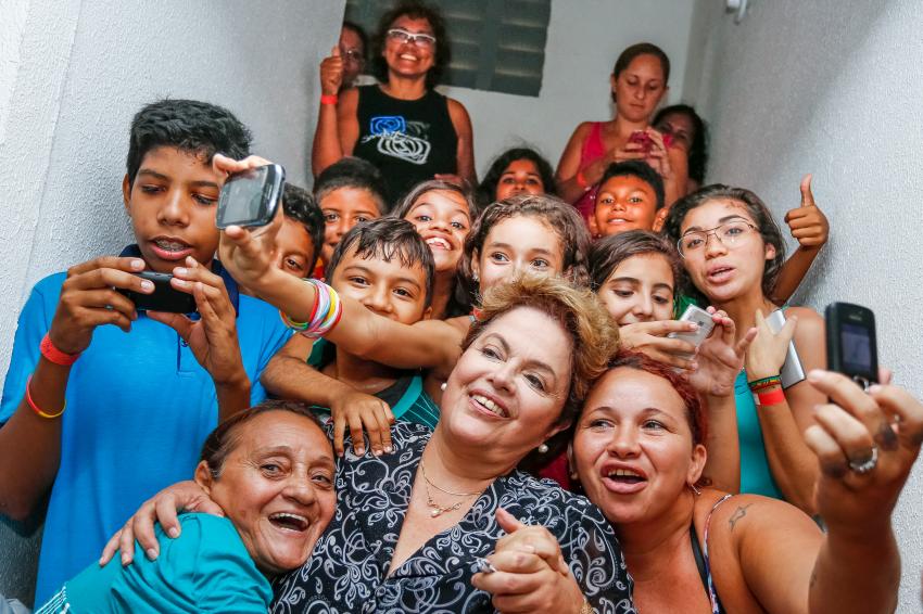 Votarei para que a nossa diplomacia permaneça independente, aliada às causas justas, sem tirar os sapatos nas alfândegas usamericanas e endossar o terrorismo bélico dos EUA, que dissemina lagrimas e sofrimentos em tantas regiões do planeta (Foto: Frei Betto) Votarei para que a nossa diplomacia permaneça independente, aliada às causas justas, sem tirar os sapatos nas alfândegas usamericanas e endossar o terrorismo bélico dos EUA, que dissemina lagrimas e sofrimentos em tantas regiões do planeta
