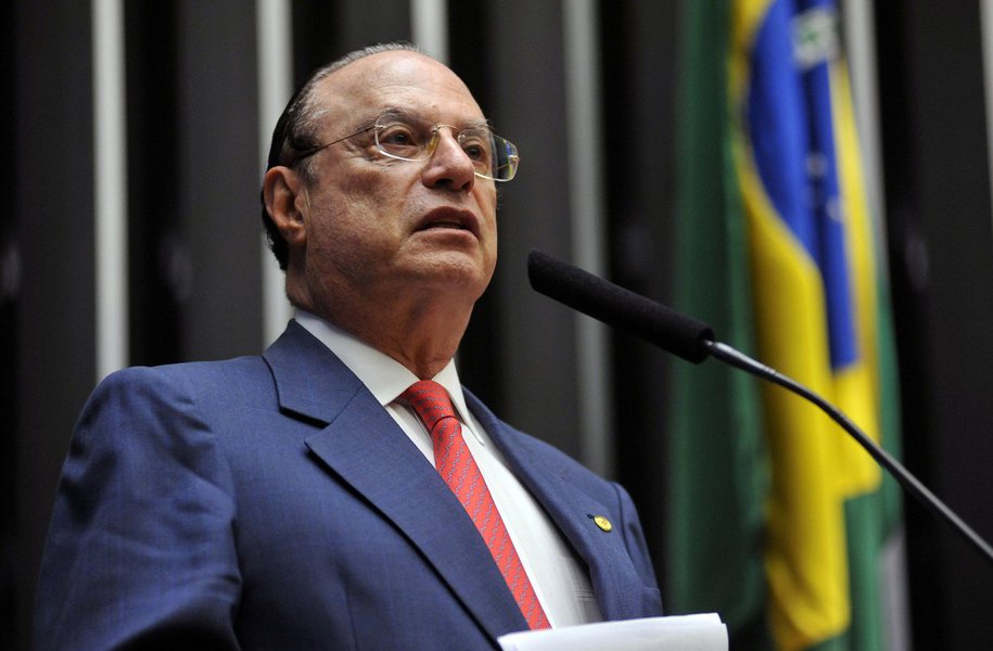 Após ter tido sua candidatura barrada pela Justiça Federal, o deputado federal Paulo Maluf (PP-SP) foi escolhido como o "garoto propaganda" da ONG Transparência Internacional em campanha contra a corrupção, na Suíça (Foto: Gisele Federicce) Após ter tido sua candidatura barrada pela Justiça Federal, o deputado federal Paulo Maluf (PP-SP) foi escolhido como o "garoto propaganda" da ONG Transparência Internacional em campanha contra a corrupção, na Suíça