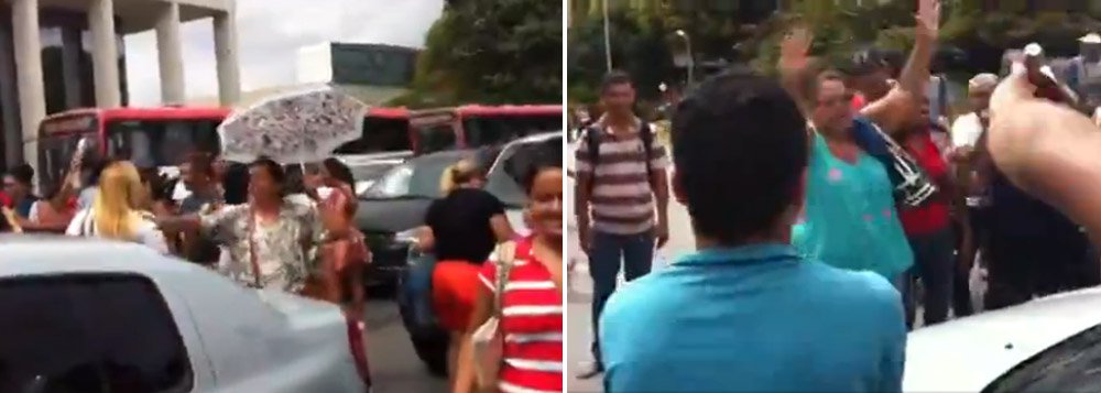 Funcionários terceirizados que prestam serviços para o governo do Distrito Federal fizeram um protesto por conta de salários atrasados; os participantes da manifestação dizem que receberam apenas 50% dos vales refeição e transporte e o 13º salário; de acordo com o sindicato da categoria, o GDF não deu prazo para fazer o repasse às empresas; a paralisação dos terceirizados afeta serviços em escolas, hospitais, administrações regionais e sedes de outros órgãos; o GDF tem cerca de 30 mil funcionários terceirizados em 12 empresas
(Foto: Leonardo Lucena) Funcionários terceirizados que prestam serviços para o governo do Distrito Federal fizeram um protesto por conta de salários atrasados; os participantes da manifestação dizem que receberam apenas 50% dos vales refeição e transporte e o 13º salário; de acordo com o sindicato da categoria, o GDF não deu prazo para fazer o repasse às empresas; a paralisação dos terceirizados afeta serviços em escolas, hospitais, administrações regionais e sedes de outros órgãos; o GDF tem cerca de 30 mil funcionários terceirizados em 12 empresas