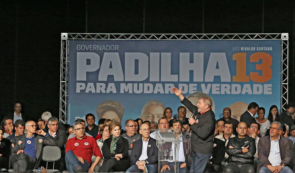 Em um discurso histórico pelo momento da campanha e do PT, ex-presidente lembra à militância o tamanho da tarefa que ela tem pela frente, na reta final da campanha da presidente Dilma Rousseff; ele definiu a disputa desse ano como "uma das piores eleições desde que o PT nasceu" e localizou o centro das dificuldades em São Paulo; cacique petista ressaltou que partido se esconde dos problemas e buscou ânimo: "Temos motivo, temos legado, temos história"; leia a íntegra do relato de Paulo Moreira Leite, em seu blog no 247 (Foto: Gisele Federicce) Em um discurso histórico pelo momento da campanha e do PT, ex-presidente lembra à militância o tamanho da tarefa que ela tem pela frente, na reta final da campanha da presidente Dilma Rousseff; ele definiu a disputa desse ano como "uma das piores eleições desde que o PT nasceu" e localizou o centro das dificuldades em São Paulo; cacique petista ressaltou que partido se esconde dos problemas e buscou ânimo: "Temos motivo, temos legado, temos história"; leia a íntegra do relato de Paulo Moreira Leite, em seu blog no 247