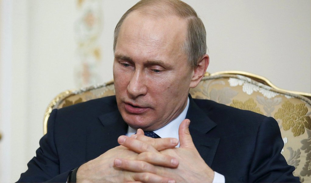 Presidente russo, Vladimir Putin, abriu caminho nesta segunda-feira a uma remessa de sistemas de mísseis ao Irã longamente adiada, e Moscou iniciou um programa de troca de petróleo por mercadorias com Teerã, mostrando a determinação do Kremlin em fortalecer laços econômicos com a República Islâmica (Foto: Paulo Emílio) Presidente russo, Vladimir Putin, abriu caminho nesta segunda-feira a uma remessa de sistemas de mísseis ao Irã longamente adiada, e Moscou iniciou um programa de troca de petróleo por mercadorias com Teerã, mostrando a determinação do Kremlin em fortalecer laços econômicos com a República Islâmica