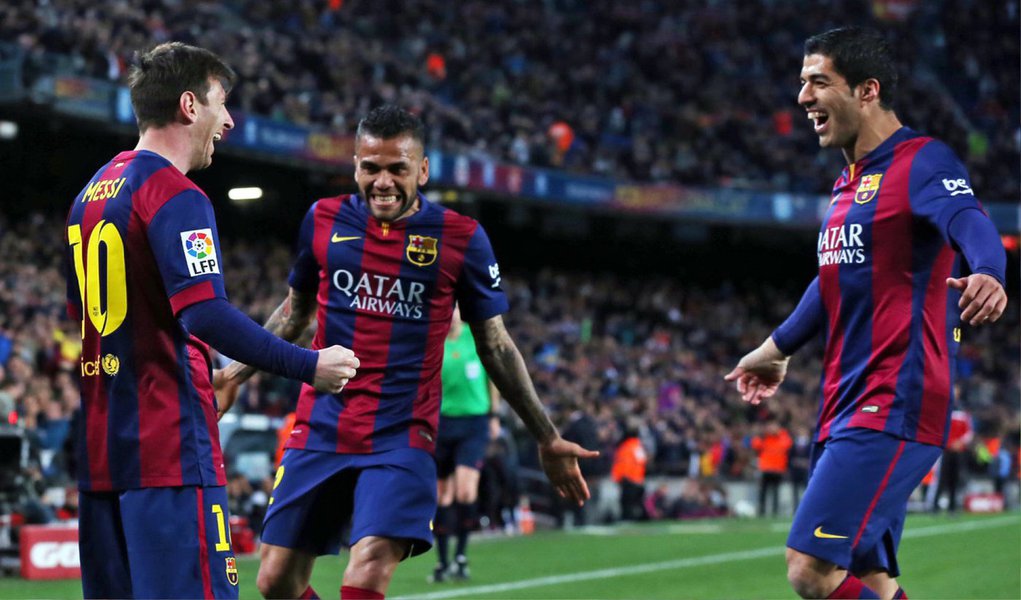 Com o triunfo, o Barcelona soma 74 pontos, sete a mais do que o Real Madrid, que mais tarde nesta quarta-feira visita o Rayo Vallecano; Messi abriu o marcador aos 33 minutos. O atacante argentino recebeu a bola pelo setor direito do ataque, arrancou e deu um chute que deixou o goleiro rival sem reação. (Foto: Luis Mauro Queiroz) Com o triunfo, o Barcelona soma 74 pontos, sete a mais do que o Real Madrid, que mais tarde nesta quarta-feira visita o Rayo Vallecano; Messi abriu o marcador aos 33 minutos. O atacante argentino recebeu a bola pelo setor direito do ataque, arrancou e deu um chute que deixou o goleiro rival sem reação.
