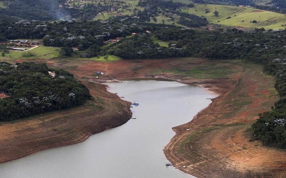 A Agência Nacional de Ãguas (ANA) determinou a redução da vazão do rio ParaÃba do Sul na barragem Santa CecÃlia até 30 de setembro, de 190 metros cúbicos por segundo para 165 metros cúbicos por segundo. 28/05/2014 REUTERS/Roosevelt Cassio (Foto: Gisele Federicce) A Agência Nacional de Ãguas (ANA) determinou a redução da vazão do rio ParaÃba do Sul na barragem Santa CecÃlia até 30 de setembro, de 190 metros cúbicos por segundo para 165 metros cúbicos por segundo. 28/05/2014 REUTERS/Roosevelt Cassio