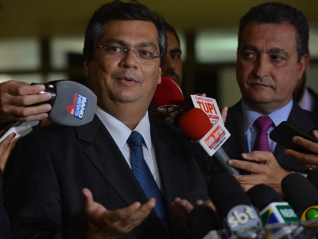 Governador do Maranhão revelou que a presidente Dilma Rousseff se mostrou simpática à ideia dele de cobrar imposto de fortunas acima de R$ 4 milhões; "No momento de crise isso se mostra ainda mais necessário. Ela pareceu bem simpática à tese", disse; Flávio Dino tem apoio dos colegas governadores do Nordeste e defende que é preciso fazer justiça social (Foto: José Barbacena) Governador do Maranhão revelou que a presidente Dilma Rousseff se mostrou simpática à ideia dele de cobrar imposto de fortunas acima de R$ 4 milhões; "No momento de crise isso se mostra ainda mais necessário. Ela pareceu bem simpática à tese", disse; Flávio Dino tem apoio dos colegas governadores do Nordeste e defende que é preciso fazer justiça social