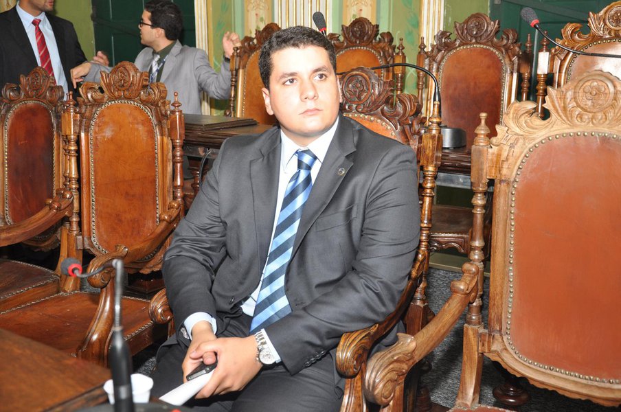 Afirmativa é do presidente da Comissão de Saúde, Planejamento Familiar, Seguridade e Previdência Social da Câmara Municipal, vereador Duda Sanches (PSD); os incidentes, segundo ele, "muitas vezes por imprudência e falta de segurança", lotam as emergências ortopédicas dos hospitais públicos, "onde a recuperação das vítimas é lenta e muitas vezes com sequelas, onde muitos pacientes ficam afastados do trabalho por um longo período ou permanentemente"; "Ou seja, não atinge apenas o motorista, mas toda a sua família e, consequentemente, a sociedade" (Foto: Romulo Faro) Afirmativa é do presidente da Comissão de Saúde, Planejamento Familiar, Seguridade e Previdência Social da Câmara Municipal, vereador Duda Sanches (PSD); os incidentes, segundo ele, "muitas vezes por imprudência e falta de segurança", lotam as emergências ortopédicas dos hospitais públicos, "onde a recuperação das vítimas é lenta e muitas vezes com sequelas, onde muitos pacientes ficam afastados do trabalho por um longo período ou permanentemente"; "Ou seja, não atinge apenas o motorista, mas toda a sua família e, consequentemente, a sociedade"