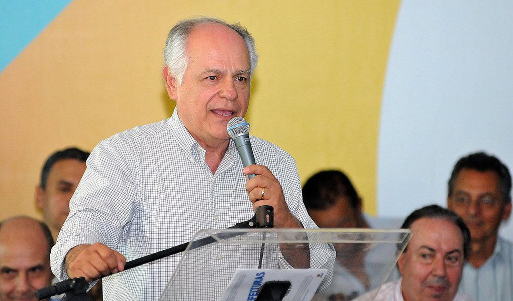 O percentual corresponde a um aumento de 15 mil homens na Polícia Militar; o candidato ao governo de Minas Pimenta da Veiga (PSDB) afirmou o calendário será definido junto às corporações; o tucano também prometeu melhorar a estrutura e investir em tecnologia no sistema de Defesa Social; atualmente, o estado conta com 42.900 militares (Foto: Leonardo Lucena) O percentual corresponde a um aumento de 15 mil homens na Polícia Militar; o candidato ao governo de Minas Pimenta da Veiga (PSDB) afirmou o calendário será definido junto às corporações; o tucano também prometeu melhorar a estrutura e investir em tecnologia no sistema de Defesa Social; atualmente, o estado conta com 42.900 militares