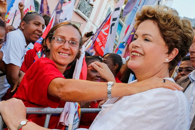 Dilma Rousseff merece ser reeleita. Porque é competente, dedicada, honesta, experiente, trabalhadora. Dilma é ficha limpa (Foto: Lula Miranda) Dilma Rousseff merece ser reeleita. Porque é competente, dedicada, honesta, experiente, trabalhadora. Dilma é ficha limpa