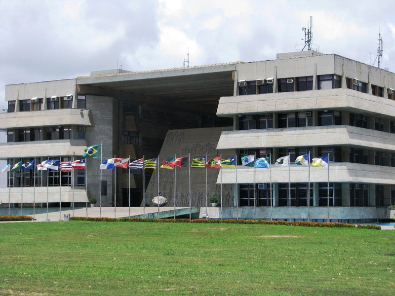 O Ministério Público do Estado da Bahia (MPE) pediu que a Justiça acate liminar para anular pelo menos 641 contratos firmados entre a Assembleia Legislativa da Bahia (Al-BA) e funcionários que estão sob Regime Especial de Direito Administrativo (Reda); Ação Civil Pública tem como objetivo obrigar a Casa Legislativa a convocar os 97 candidatos aprovados no concurso realizado no primeiro semestre deste ano e, de imediato, demitir o mesmo número de Redas (Foto: Romulo Faro) O Ministério Público do Estado da Bahia (MPE) pediu que a Justiça acate liminar para anular pelo menos 641 contratos firmados entre a Assembleia Legislativa da Bahia (Al-BA) e funcionários que estão sob Regime Especial de Direito Administrativo (Reda); Ação Civil Pública tem como objetivo obrigar a Casa Legislativa a convocar os 97 candidatos aprovados no concurso realizado no primeiro semestre deste ano e, de imediato, demitir o mesmo número de Redas