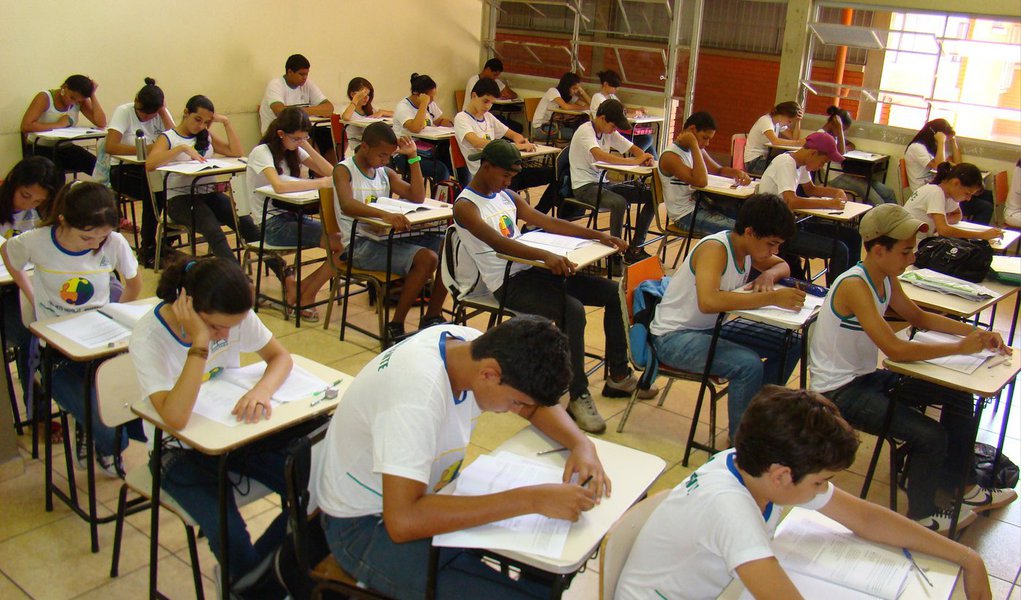 A Região Metropolitana de São Luís tem o melhor acesso à educação; é que apontam os dados do Índice de Desenvolvimento Humano Municipal (IDHM); em segundo lugar vem São Paulo (0,737), seguida por Distrito Federal e Curitiba, ambas com 0,701; por outro lado, o estado ocupa a 26ª posição entre as 27 unidades federativas brasileiras segundo o IDHM; os dados são o Atlas do Desenvolvimento Humano nas Regiões Metropolitanas Brasileiras (Foto: Leonardo Lucena) A Região Metropolitana de São Luís tem o melhor acesso à educação; é que apontam os dados do Índice de Desenvolvimento Humano Municipal (IDHM); em segundo lugar vem São Paulo (0,737), seguida por Distrito Federal e Curitiba, ambas com 0,701; por outro lado, o estado ocupa a 26ª posição entre as 27 unidades federativas brasileiras segundo o IDHM; os dados são o Atlas do Desenvolvimento Humano nas Regiões Metropolitanas Brasileiras
