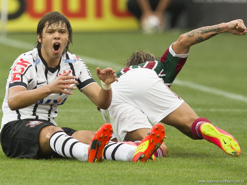 durante o jogo entre Corinthians/SP x Fluminense/RJ, realizado esta tarde na Arena Corinthians, valido pela 18a. rodada do Campeonato Brasileiro de 2014. Juiz: Paulo Godoy Bezerra - Sao Paulo/Brasil - 31/08/2014. Foto: © Daniel Augusto Jr. / Ag. Cori (Foto: Luis Mauro Queiroz) durante o jogo entre Corinthians/SP x Fluminense/RJ, realizado esta tarde na Arena Corinthians, valido pela 18a. rodada do Campeonato Brasileiro de 2014. Juiz: Paulo Godoy Bezerra - Sao Paulo/Brasil - 31/08/2014. Foto: © Daniel Augusto Jr. / Ag. Cori