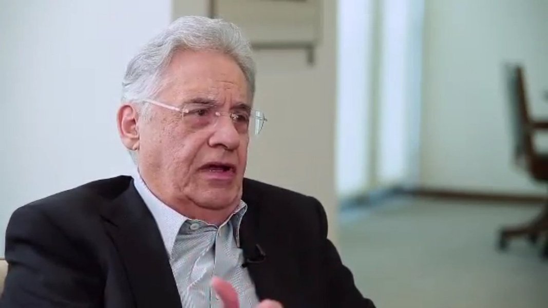 "A notícia de que eleitores tucanos do Sul e do Sudeste estão insultando os eleitores petistas do Norte e Nordeste se espalhou como fogo pela imprensa destas duas regiões", escreve Eduardo Guimarães, do Blog da Cidadania; ele ressalta que mensagens ofendendo eleitores de Dilma no Nordeste vieram à tona depois da entrevista de FHC na qual acusou os eleitores da presidente de serem "mal-informados" e residentes "nos grotões" (Foto: Gisele Federicce) "A notícia de que eleitores tucanos do Sul e do Sudeste estão insultando os eleitores petistas do Norte e Nordeste se espalhou como fogo pela imprensa destas duas regiões", escreve Eduardo Guimarães, do Blog da Cidadania; ele ressalta que mensagens ofendendo eleitores de Dilma no Nordeste vieram à tona depois da entrevista de FHC na qual acusou os eleitores da presidente de serem "mal-informados" e residentes "nos grotões"