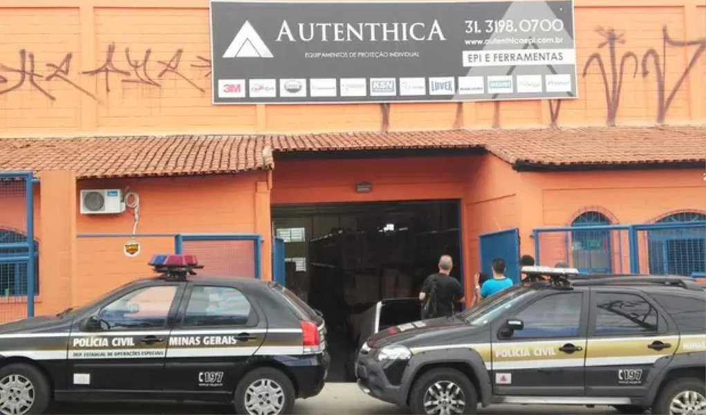 A Polícia Civil informou que desmantelou um esquema de golpes contra fornecedores de equipamentos de segurança, em Contagem, na Região Metropolitana de Belo Horizonte; segundo o delegado Wagner Sales da 6ª Delegacia de Fraudes, os donos da distribuidora Autenthica causaram um prejuízo de cerca de R$ 3 milhões a empresas de Minas Gerais, São Paulo, Rio de Janeiro, Paraná e Rio Grande do Sul; duas pessoas foram presas suspeitas de participar da organização do crime (Foto: Leonardo Lucena) A Polícia Civil informou que desmantelou um esquema de golpes contra fornecedores de equipamentos de segurança, em Contagem, na Região Metropolitana de Belo Horizonte; segundo o delegado Wagner Sales da 6ª Delegacia de Fraudes, os donos da distribuidora Autenthica causaram um prejuízo de cerca de R$ 3 milhões a empresas de Minas Gerais, São Paulo, Rio de Janeiro, Paraná e Rio Grande do Sul; duas pessoas foram presas suspeitas de participar da organização do crime