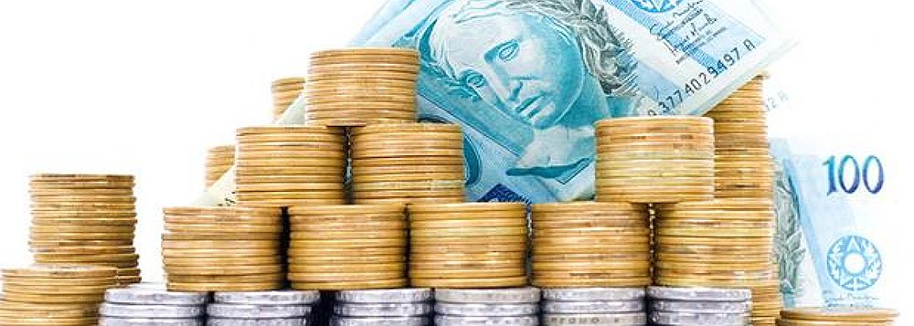 É o que aponta a mais atual projeção de despesas e receitas elaborada pelo governo do Distrito Federal; dos R$ 6,8 bilhões, R$ 3,7 bilhões são referentes a despesas que deveriam ter sido pagas na gestão Agnelo Queiroz (PT); o levantamento, divulgado pelo secretário de Fazenda, Leonardo Colombini, confirma o colapso financeiro nas contas do Executivo; com a nova reprogramação financeira, o governo trabalha para enxugar a máquina pública e aumentar a arrecadação; a receita corrente líquida prevista para 2015 na LOA era de R$ 29,4 bi; com a atualização dos valores, passou para R$ 28,7 bi, uma redução de R$ 749 mi (Foto: Leonardo Lucena) É o que aponta a mais atual projeção de despesas e receitas elaborada pelo governo do Distrito Federal; dos R$ 6,8 bilhões, R$ 3,7 bilhões são referentes a despesas que deveriam ter sido pagas na gestão Agnelo Queiroz (PT); o levantamento, divulgado pelo secretário de Fazenda, Leonardo Colombini, confirma o colapso financeiro nas contas do Executivo; com a nova reprogramação financeira, o governo trabalha para enxugar a máquina pública e aumentar a arrecadação; a receita corrente líquida prevista para 2015 na LOA era de R$ 29,4 bi; com a atualização dos valores, passou para R$ 28,7 bi, uma redução de R$ 749 mi