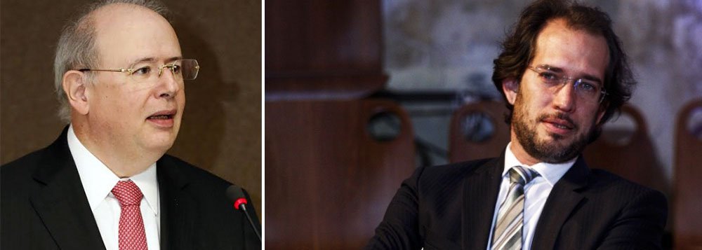 Para o tucano José Eduardo Alckmin, cassação de mandato da presidente Dilma Rousseff pode vir do Tribunal Superior Eleitoral, mas avisa que caberá à Câmara dos Deputados avaliar “se os indícios são suficientes” para caracterizar conduta ilícita; já para o advogado Pierpaolo Bottini não há, em tudo o que se denuncia e se publica a respeito da presidente, um único argumento que torne possível levar adiante seu impeachment (Foto: Roberta Namour) Para o tucano José Eduardo Alckmin, cassação de mandato da presidente Dilma Rousseff pode vir do Tribunal Superior Eleitoral, mas avisa que caberá à Câmara dos Deputados avaliar “se os indícios são suficientes” para caracterizar conduta ilícita; já para o advogado Pierpaolo Bottini não há, em tudo o que se denuncia e se publica a respeito da presidente, um único argumento que torne possível levar adiante seu impeachment